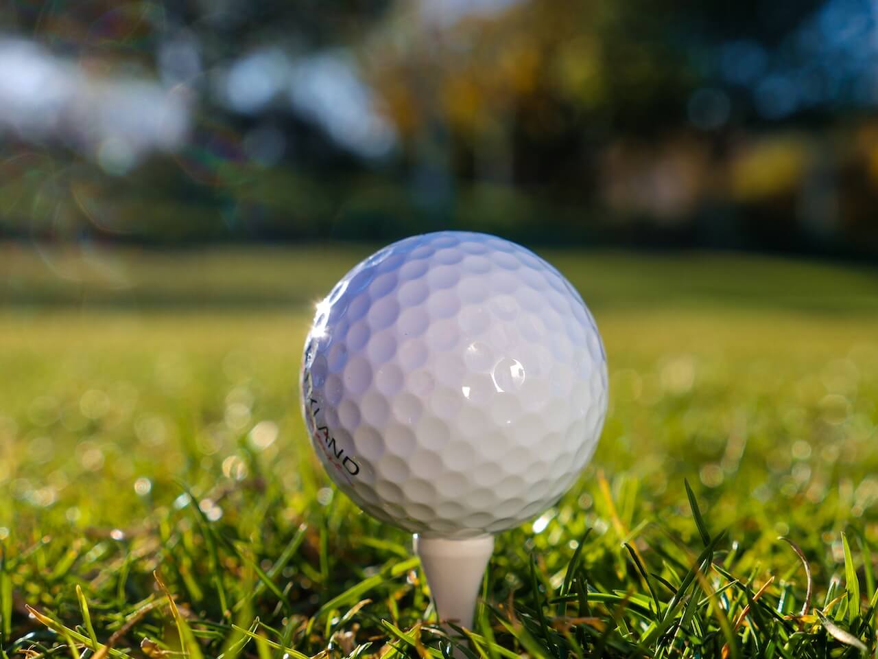 How Many Dimples Are on a Golf Ball? - TheBestips